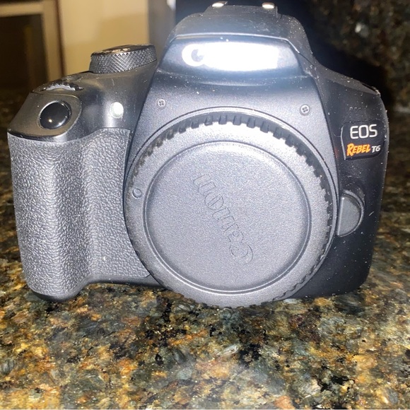 Canon EOS Rebel T6 DSLR Camera with EF-S 18-55mm f/3.5-5.6 IS II Lens - Picture 3 of 10